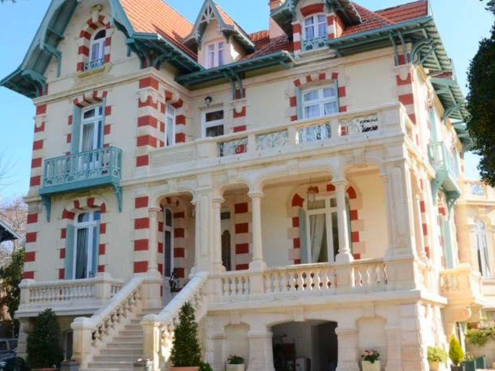 Ravalement de façade avec Les Compagnons Moëllo à Vernon (27200)