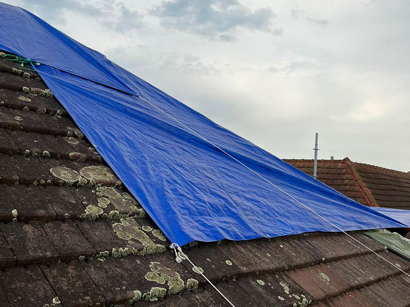 Démoussage et nettoyage de toiture à Vermon (27200) dans l'Eure (27) Démoussage et nettoyage de toiture à Vermon (27200) dans l'Eure (27)